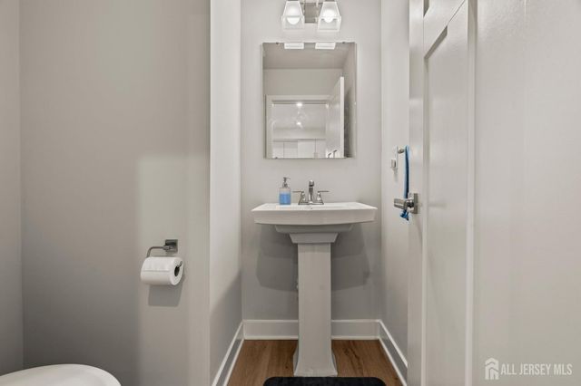 18 Rosemary Way, Mount Laurel, NJ 08054