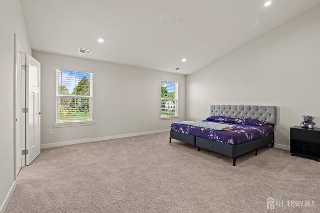 18 Rosemary Way, Mount Laurel, NJ 08054