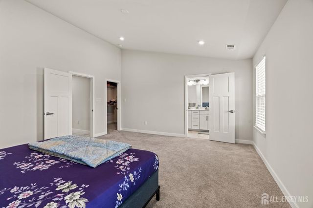 18 Rosemary Way, Mount Laurel, NJ 08054