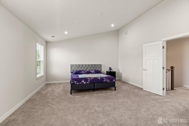 18 Rosemary Way, Mount Laurel, NJ 08054