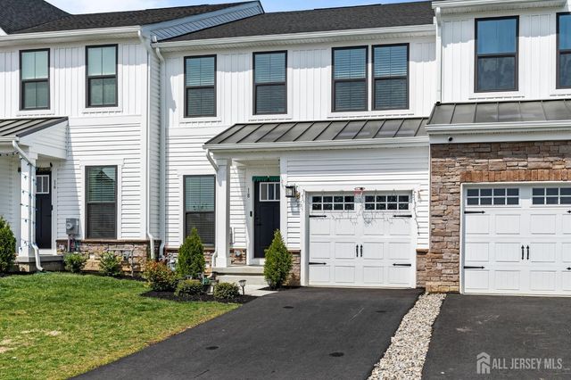 18 Rosemary Way, Mount Laurel, NJ 08054