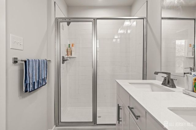 18 Rosemary Way, Mount Laurel, NJ 08054