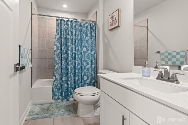 18 Rosemary Way, Mount Laurel, NJ 08054