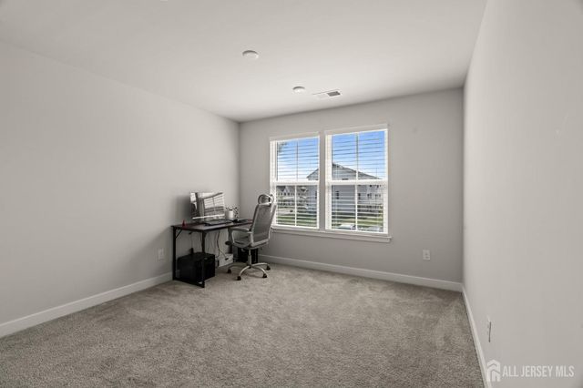 18 Rosemary Way, Mount Laurel, NJ 08054