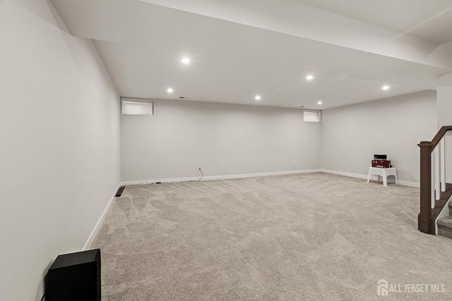 18 Rosemary Way, Mount Laurel, NJ 08054