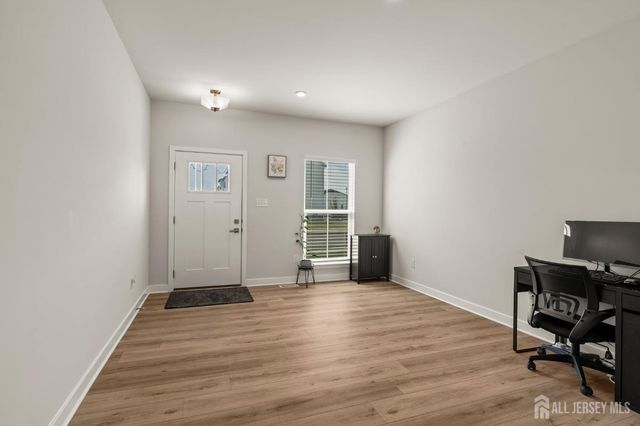 18 Rosemary Way, Mount Laurel, NJ 08054