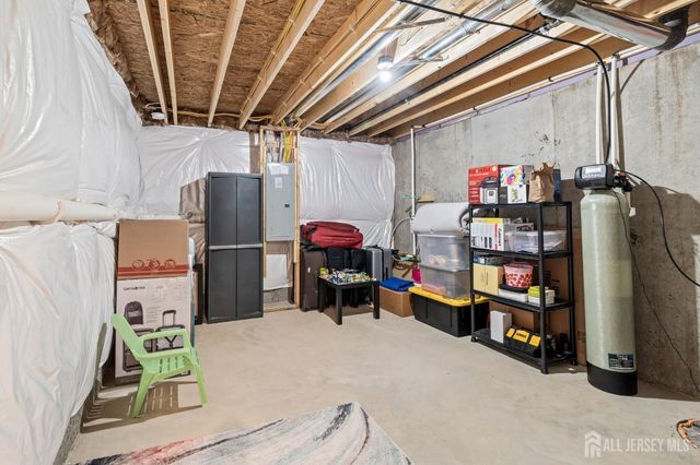 18 Rosemary Way, Mount Laurel, NJ 08054