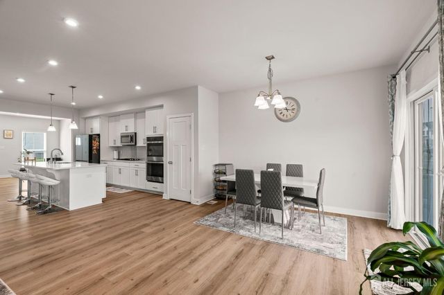 18 Rosemary Way, Mount Laurel, NJ 08054