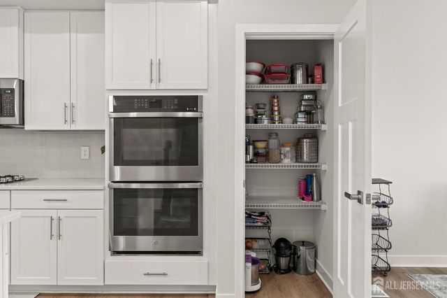 18 Rosemary Way, Mount Laurel, NJ 08054