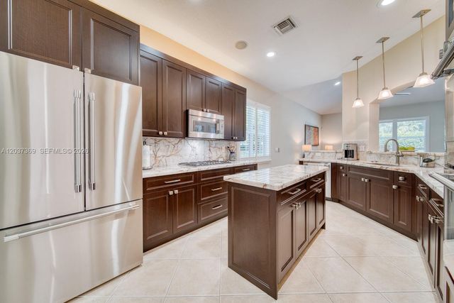 7725 NW 128th Ave, Parkland, FL 33076
