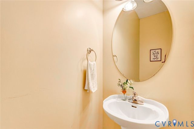 8584 New Ashcake Rd, Mechanicsville, VA 23116