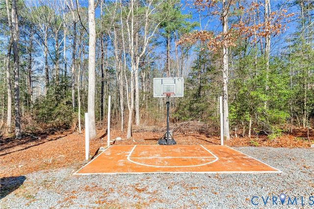 8584 New Ashcake Rd, Mechanicsville, VA 23116