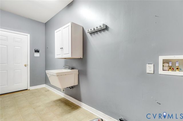 8584 New Ashcake Rd, Mechanicsville, VA 23116