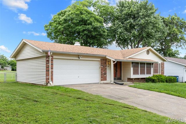 13 Newberry Drive, St Peters, MO 63376
