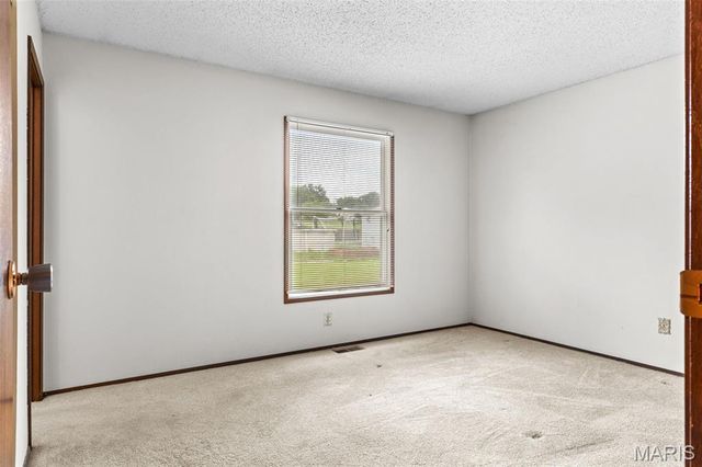 13 Newberry Drive, St Peters, MO 63376