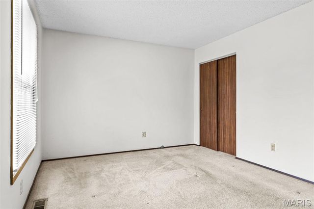 13 Newberry Drive, St Peters, MO 63376