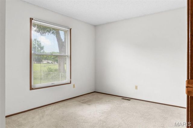 13 Newberry Drive, St Peters, MO 63376