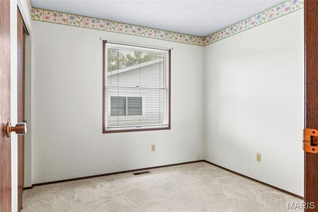13 Newberry Drive, St Peters, MO 63376