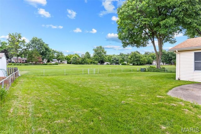 13 Newberry Drive, St Peters, MO 63376
