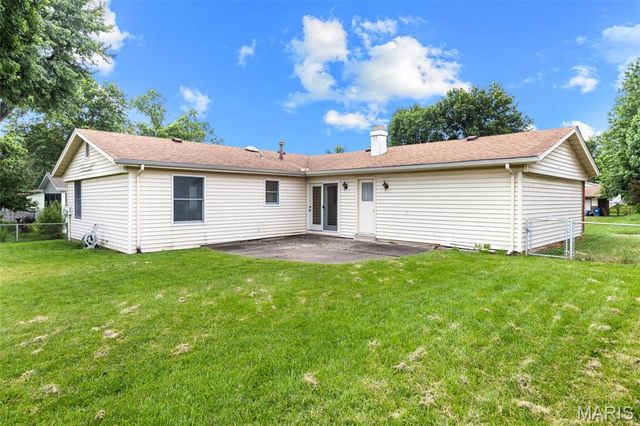 13 Newberry Drive, St Peters, MO 63376