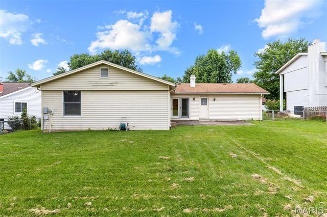 13 Newberry Drive, St Peters, MO 63376