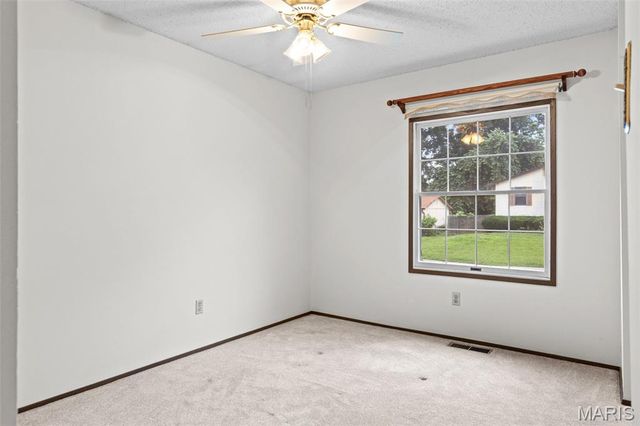 13 Newberry Drive, St Peters, MO 63376