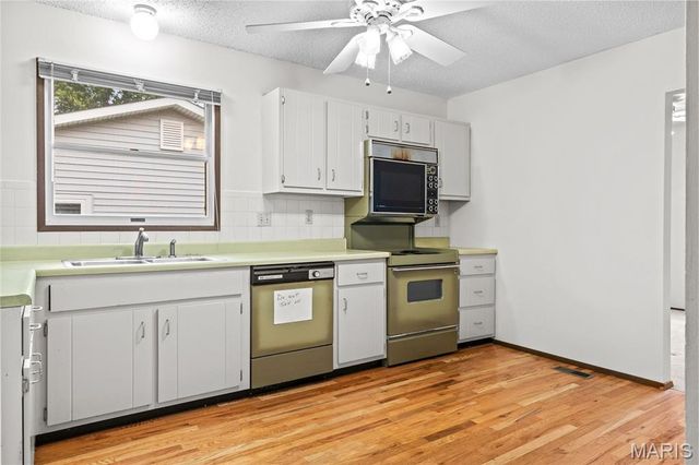 13 Newberry Drive, St Peters, MO 63376