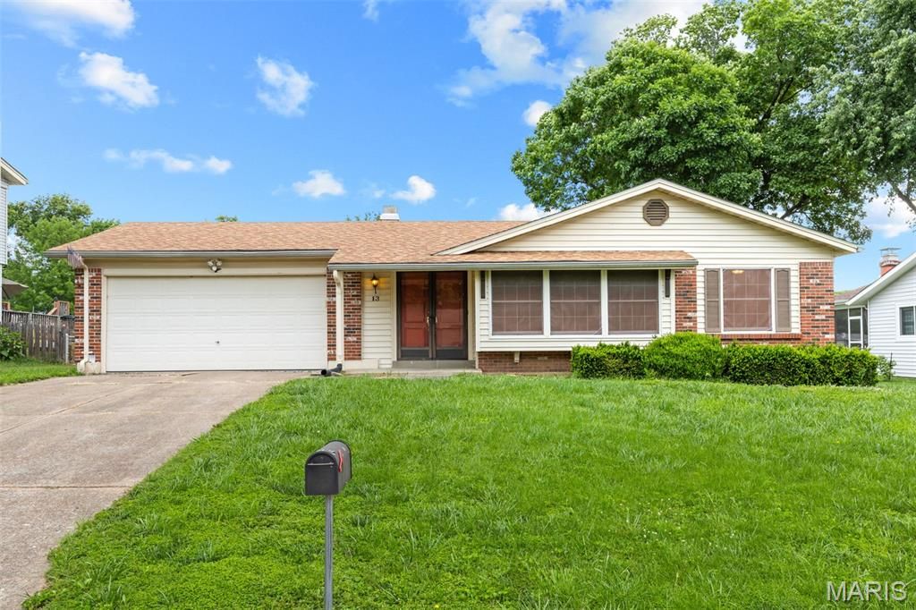 13 Newberry Drive, St Peters, MO 63376