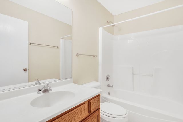 983 Ellsworth Drive, Grayslake, IL 60030