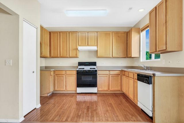 983 Ellsworth Drive, Grayslake, IL 60030