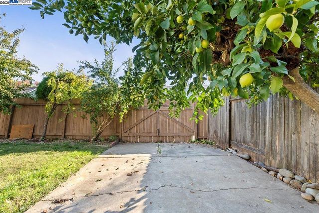 7212 Tiant Way, Elk Grove, CA 95758