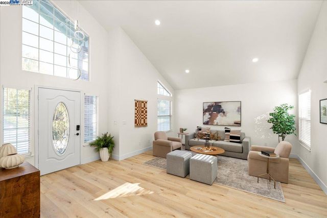 7212 Tiant Way, Elk Grove, CA 95758