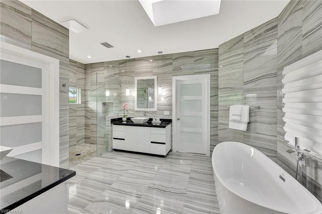 7060 Hendry Creek DR, Fort Myers, FL 33908