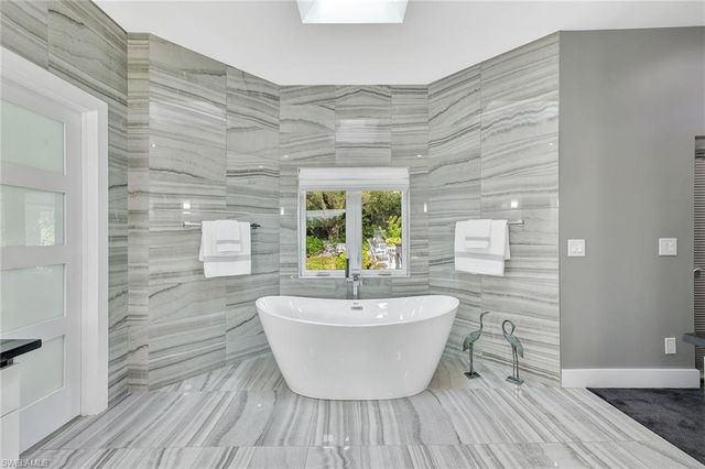 7060 Hendry Creek DR, Fort Myers, FL 33908