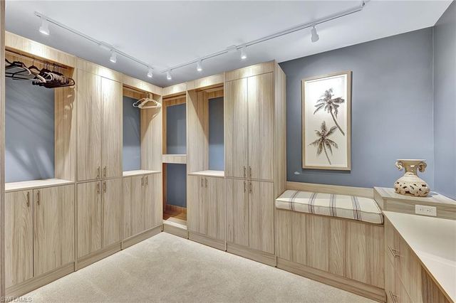 7060 Hendry Creek DR, Fort Myers, FL 33908