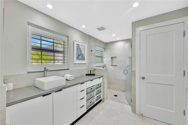 7060 Hendry Creek DR, Fort Myers, FL 33908