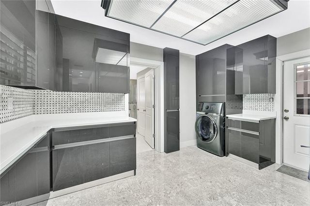 7060 Hendry Creek DR, Fort Myers, FL 33908