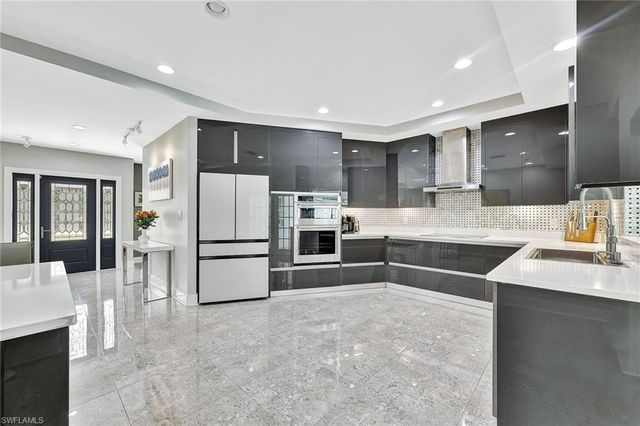 7060 Hendry Creek DR, Fort Myers, FL 33908