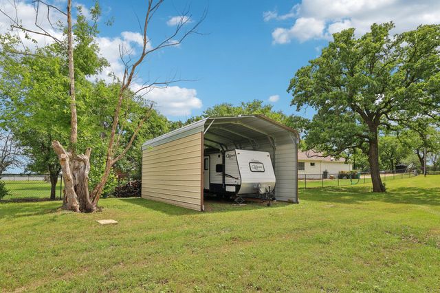145 Oak Point DR, Tow, TX 78672
