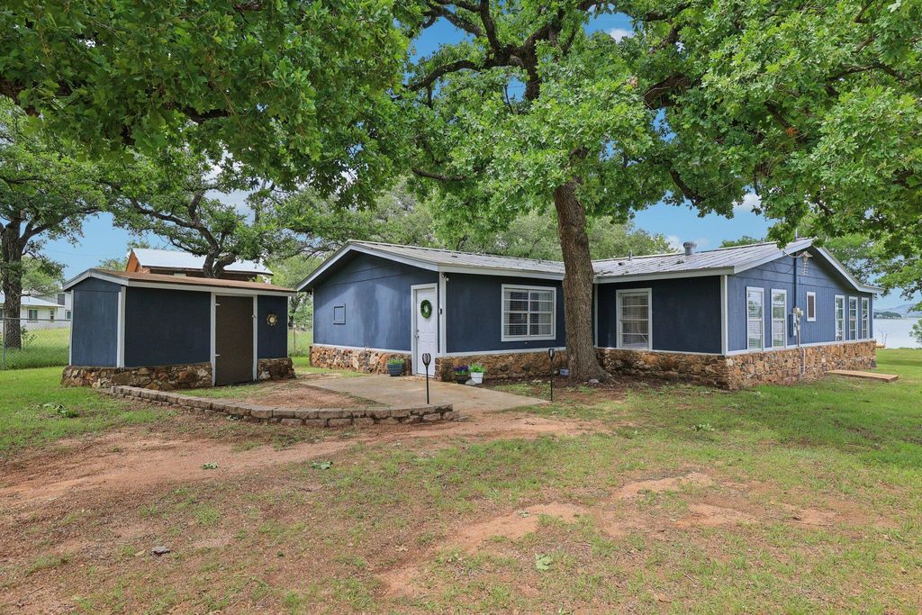 145 Oak Point DR, Tow, TX 78672