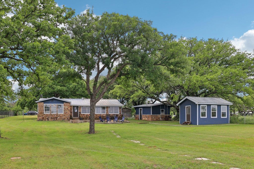 145 Oak Point DR, Tow, TX 78672
