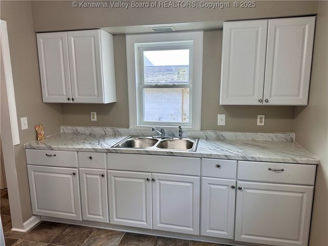 103 Dunbar Avenue, Dunbar, WV 25064