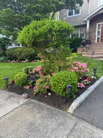 2043 Ripley, Merrick, NY 11566