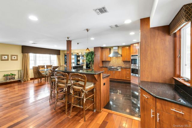 2043 Ripley, Merrick, NY 11566