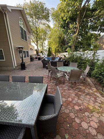 2043 Ripley, Merrick, NY 11566