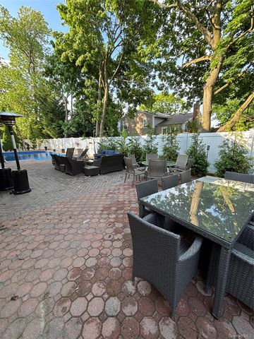 2043 Ripley, Merrick, NY 11566