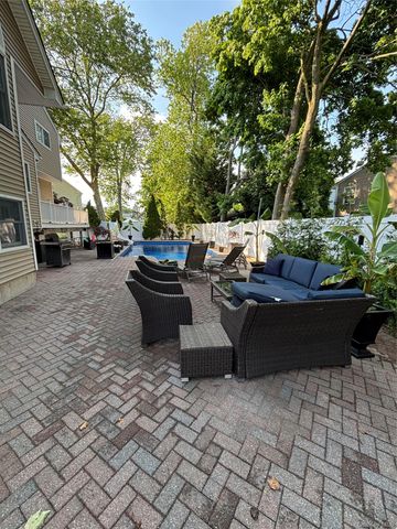 2043 Ripley, Merrick, NY 11566