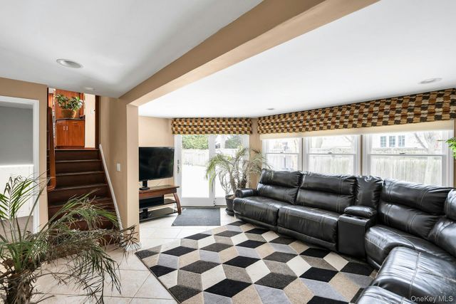 2043 Ripley, Merrick, NY 11566