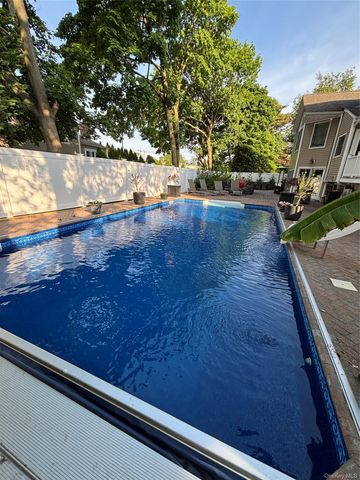 2043 Ripley, Merrick, NY 11566