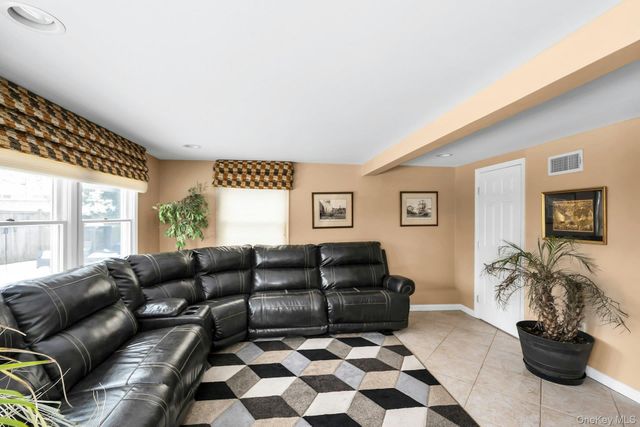 2043 Ripley, Merrick, NY 11566